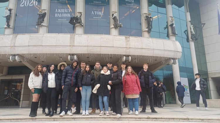 Színházlátogatás